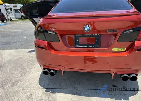 2013 BMW M5 z USA, uszkodzony, nr VIN WBSFV9C57DC773911